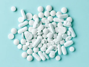 A pile of pills signifying a pharmacy medication error that triggers a medical malpractice claim.